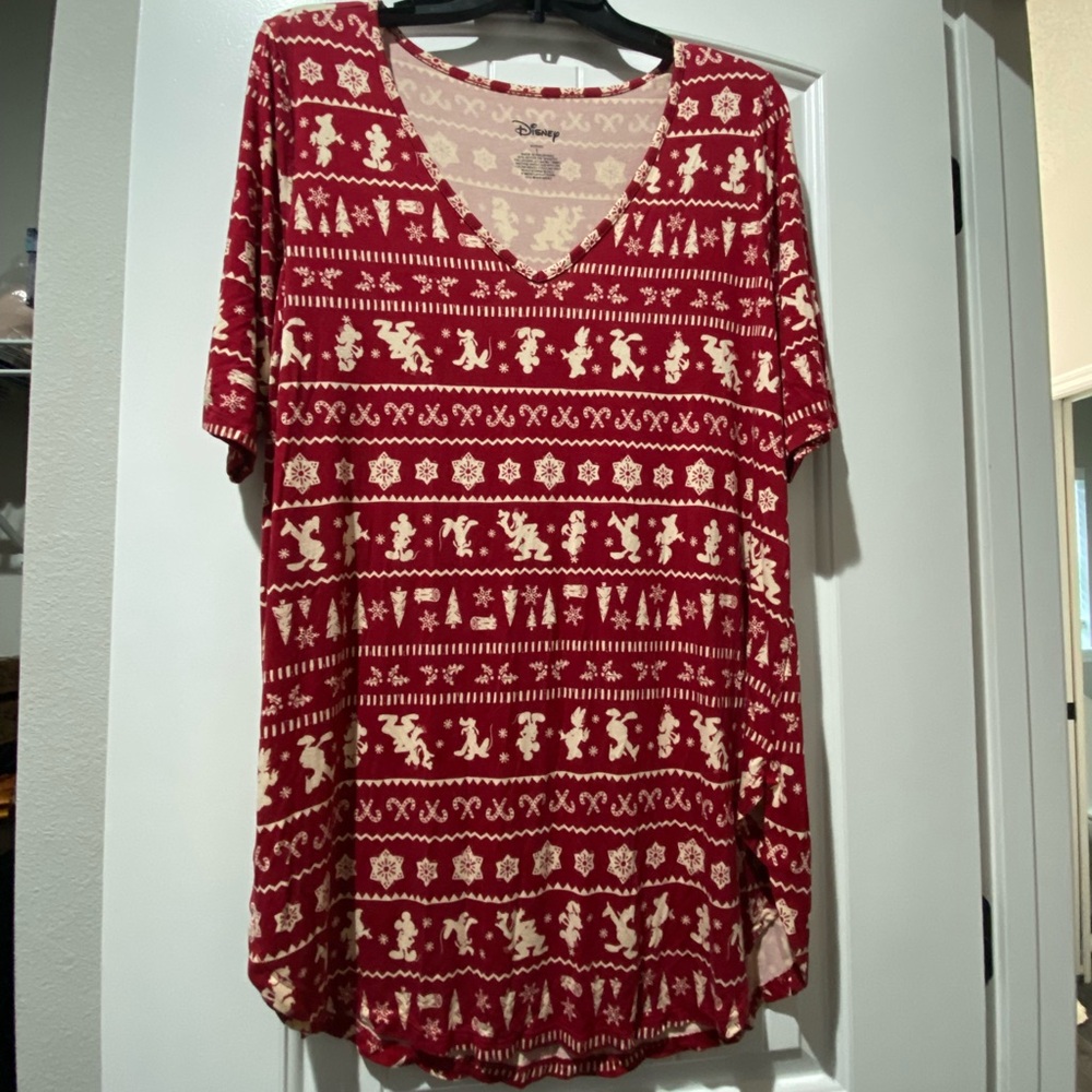 Torrid Disney Holiday / Christmas tunic shirt